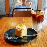 門前仲町　おすすめカフェ　MONZ CAFE　モンズカフェ　カフェラテ　レモンパウンドケーキ