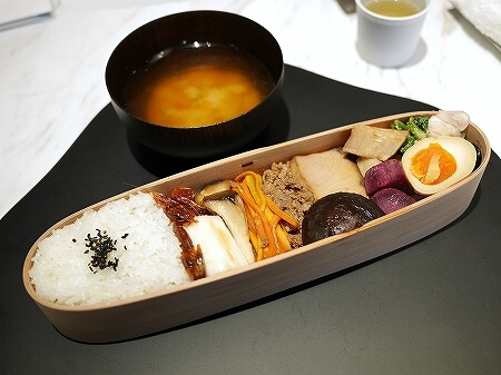 銀座　SHISEIDO THE TABLES　シセイドウ ザ テーブルズ　資生堂　カフェ　古来種野菜のお弁当　ランチ