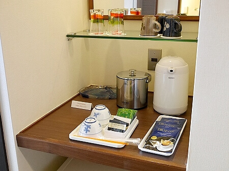 宮古島東急ホテル＆リゾーツ　室内　オーシャンウィング　宮古島旅行記　ブログ　湯沸かしポット　コーヒー　お茶