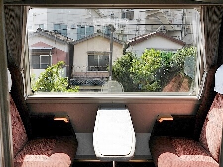 東武鉄道　特急　スペーシア個室　きぬ　室内　おすすめ　鬼怒川温泉旅行記　ブログ　コンパートメント