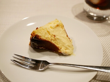有楽町「6th by ORIENTAL HOTEL」のバスクチーズケーキをテイクアウト！　シクスバイオリエンタルホテル 　ブログ　レビュー　口コミ　予約　バスチー