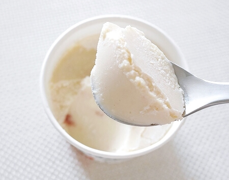 おすすめ高級アイス　木次乳業　VANAGA　バナガアイスクリーム　ブログ　口コミ　感想　レビュー　味　ストロベリー　いちご