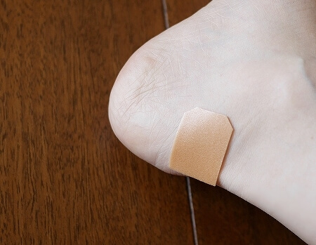 足の甲の靴ずれ対策に　OMRAY 靴擦れ防止テープ　くつずれ防止　ベージュ　クッション　ブログ　口コミ　感想　レビュー　オムレイ　使い方　使用方法