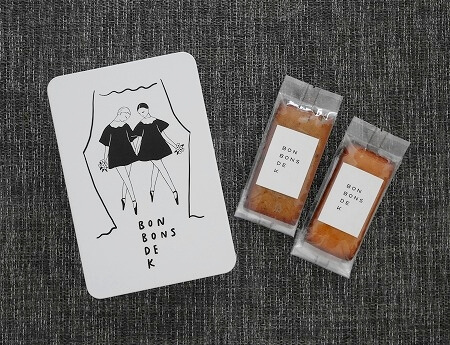 BONBONS DE Kの「La Boîte à bonheur ～numéro quatre～ グルテンフリークッキー缶」とフィナンシェ