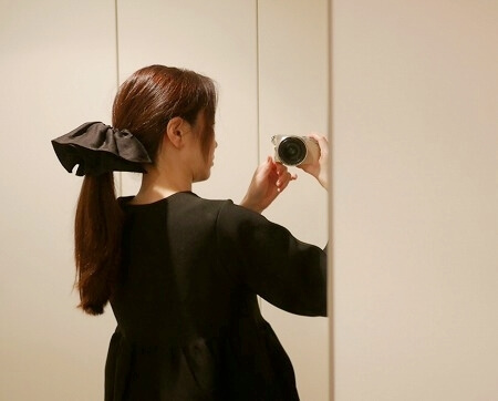 ビッグシュシュ「CEMONEMO ハーフフリルボリュームシュシュ」の着画