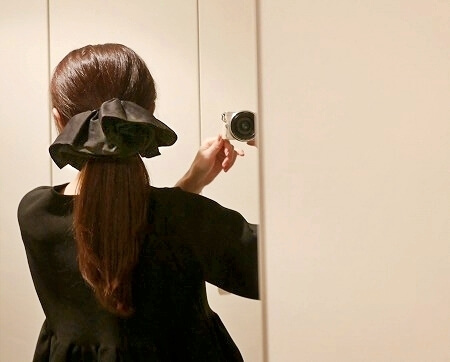 ビッグシュシュ「CEMONEMO ハーフフリルボリュームシュシュ」の着画