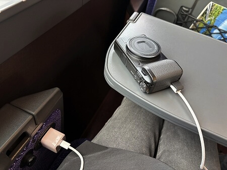 「リバティ会津」乗車記(座席のコンセント)