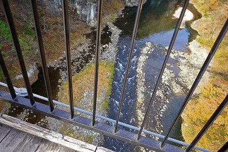 鬼怒川温泉の「鬼怒楯岩大吊橋」からの景色