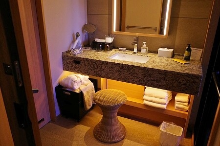 「鬼怒川金谷ホテル」宿泊記、グレードアップ和洋室の洗面所