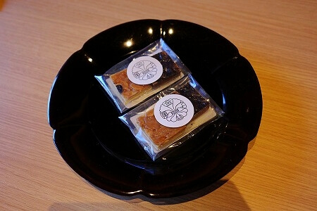 「鬼怒川金谷ホテル」宿泊記、グレードアップ和洋室のお茶菓子