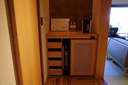 「鬼怒川金谷ホテル」宿泊記、グレードアップ和洋室の冷蔵庫、ミニバー