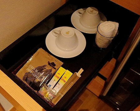 「鬼怒川金谷ホテル」宿泊記、グレードアップ和洋室のコーヒーカップ、コーヒー