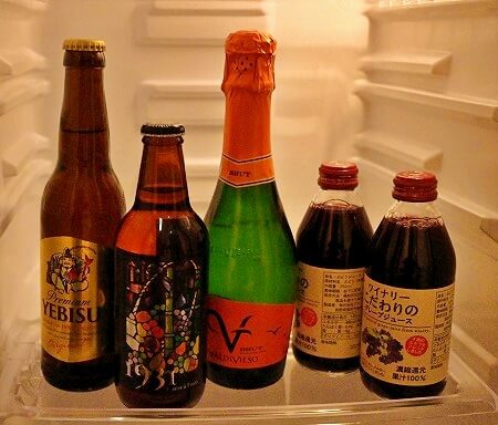 「鬼怒川金谷ホテル」宿泊記、グレードアップ和洋室の冷蔵庫の中の無料ドリンク