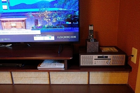 鬼怒川金谷ホテル宿泊記、スタンダード和洋室のCDとブルーレイプレーヤー
