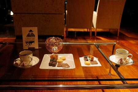 鬼怒川金谷ホテル宿泊記、夕食後のコーヒー、チョコレートサービス