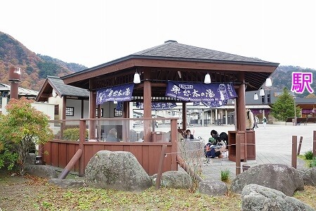鬼怒川温泉駅前の足湯「鬼怒太の湯」