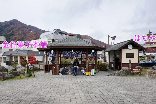 鬼怒川温泉駅前の足湯「鬼怒太の湯」と周辺のお土産屋さん