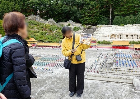 東武ワールドスクウェアの無料ガイドツアーＣコースのガイドさん