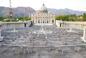 東武ワールドスクウェアのバチカンのサン・ピエトロ大聖堂のミニチュア