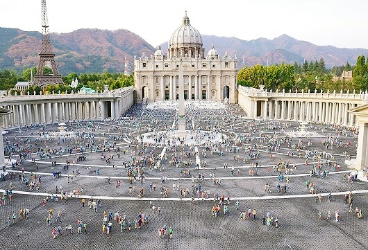 東武ワールドスクウェアのバチカンのサン・ピエトロ大聖堂のミニチュア