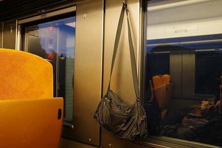 「スペーシアX」のプレミアムシートの窓枠