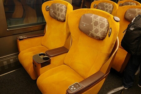 「スペーシアX」のプレミアムシートの２人席