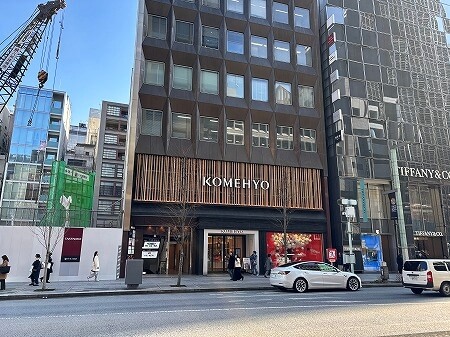 「KOMEHYO GINZA」の外観（コメ兵）