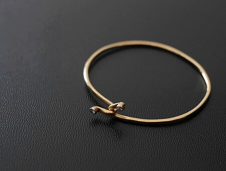 「KOMEHYO GINZA」に買い取ってもらった18金のバングル（コメ兵）