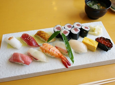 「品川プリンスホテル」の「味街道 五十三次」の「寿司　日本橋」のランチのお寿司