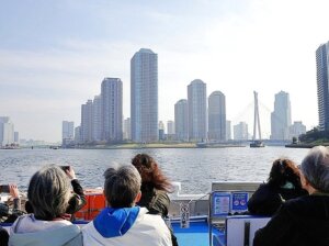 日本橋クルーズの「大横川さくら60分コース」で見た「大川端リバーシティ21」