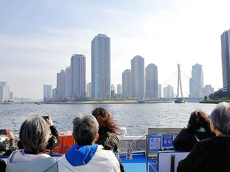 日本橋クルーズの「大横川さくら60分コース」で見た「大川端リバーシティ21」