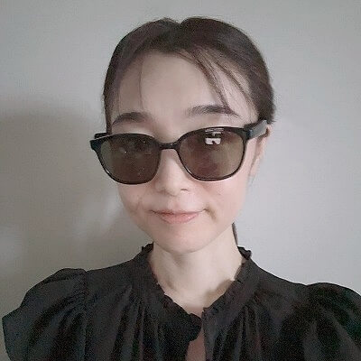 鼻あてがないサングラス、「[CHARMANT] ChocoSun(鼻に跡がつかないサングラス) ちょこサン」（ウェリントン・ブラック）の着画