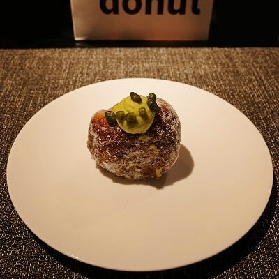 「I’m donut ? omotesando」(アイムドーナツ?表参道)のピスタチオクリームドーナツ